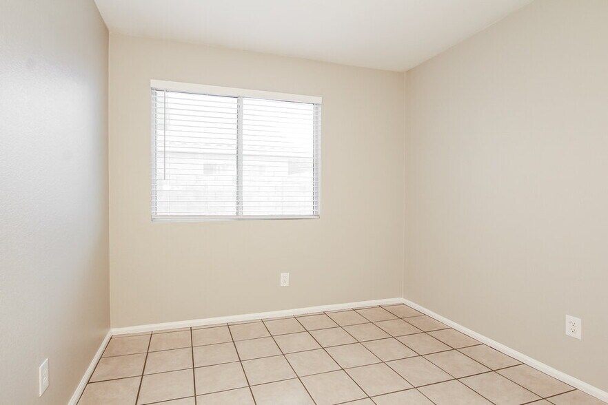 Building Photo - 4218 N 107th Ln