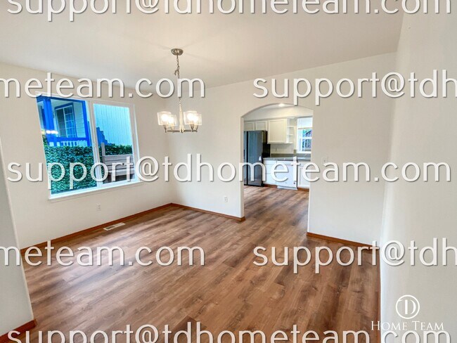 Building Photo - "Charming Bothell Retreat: 4-Bedroom Home ...