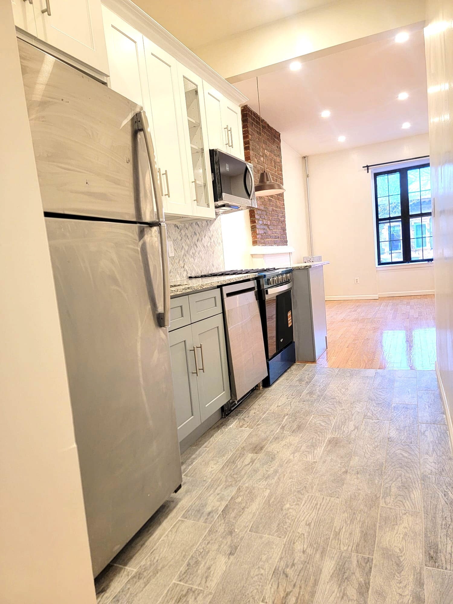 Building Photo - 446A Hancock St