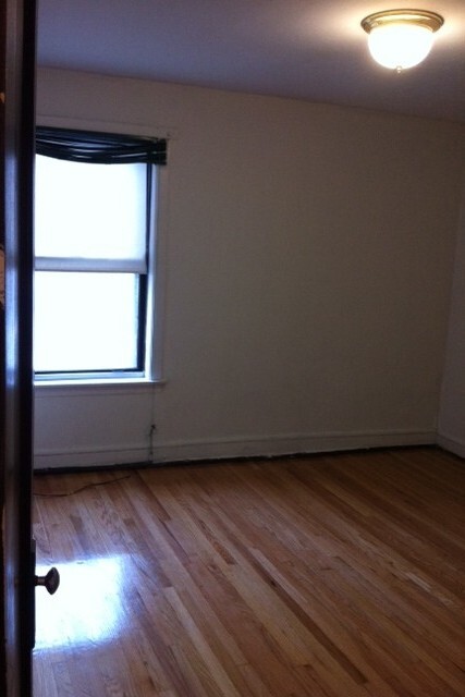 Building Photo - 2548 W Leland Ave