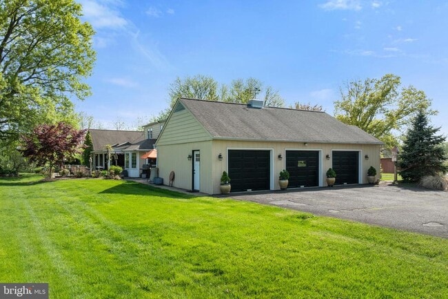 Building Photo - 560 Indian Creek Rd