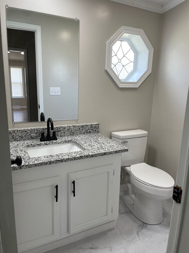Building Photo - Beautiful 3 Bed, 2.5 Bath Home located in ...
