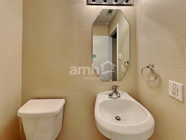 Building Photo - 3841 Chimney Rock Dr