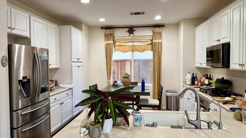 Building Photo - 5153 Aspen St