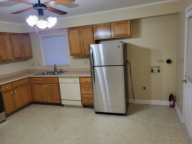 Building Photo - 517 Lakewood Blvd