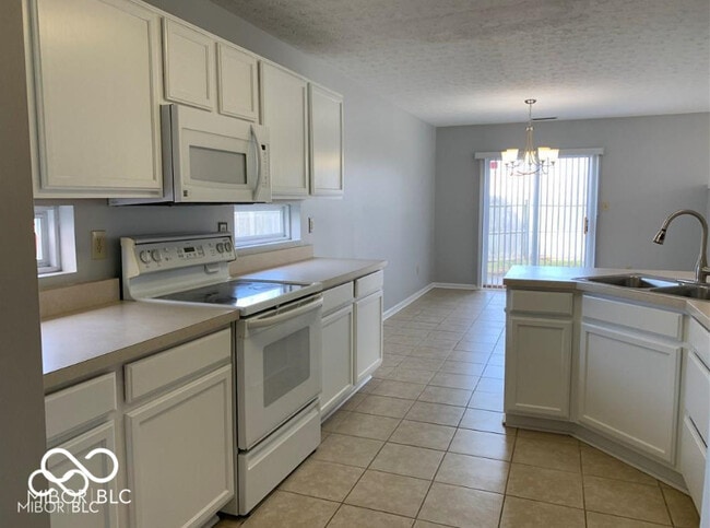 Building Photo - 684 Mountain Pine Dr