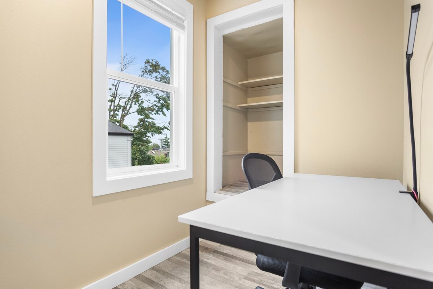 Building Photo - 914 16th Ave