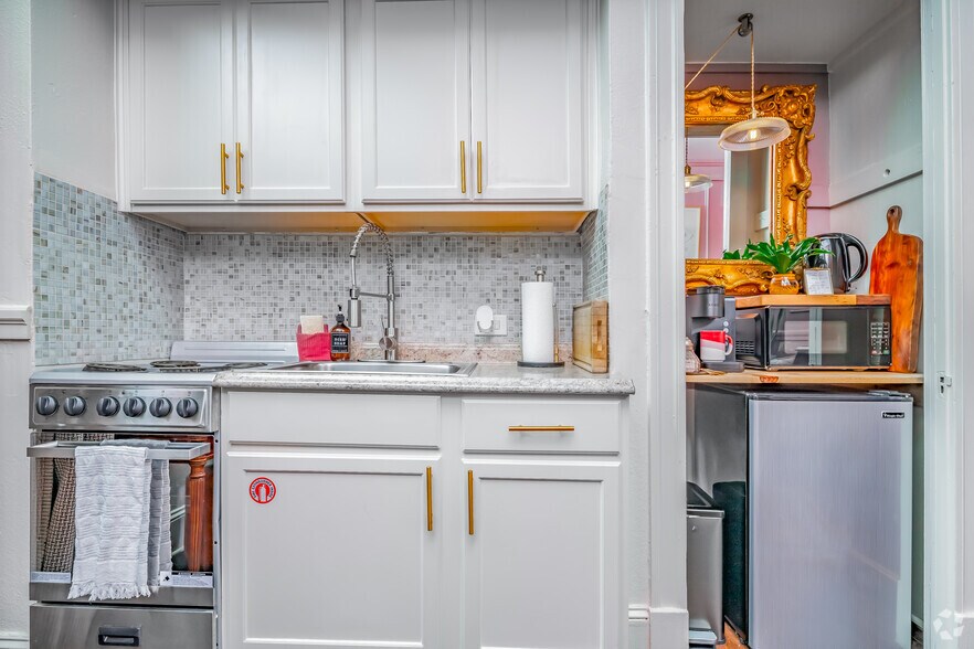 Building Photo - Main Plaza Apartments