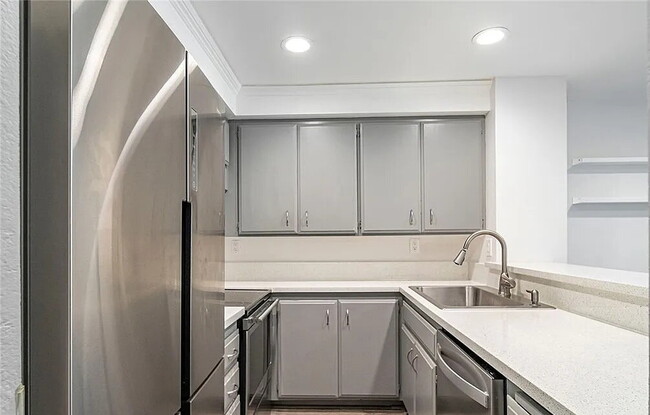 Building Photo - Well-Appointed Unit with Quality Finishes