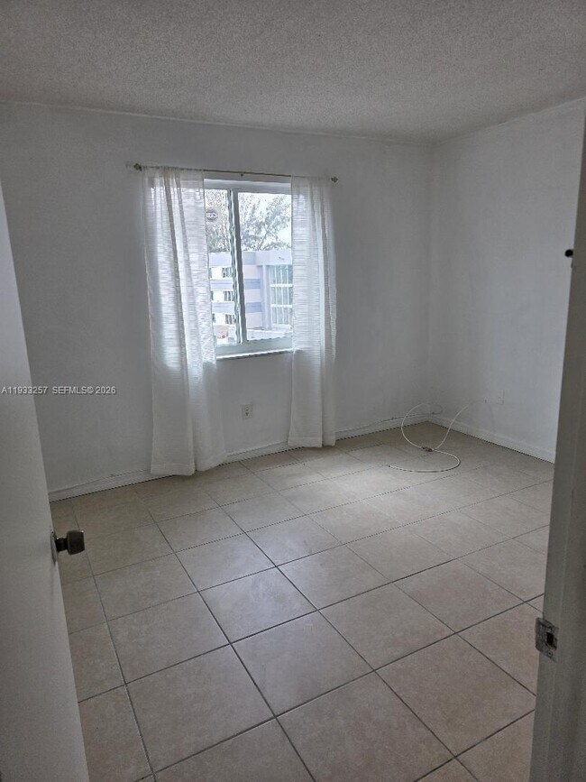 Building Photo - 14840 Naranja Lakes Blvd