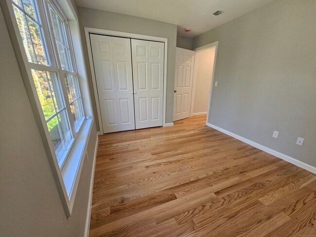 Building Photo - 141 Country Squire Dr