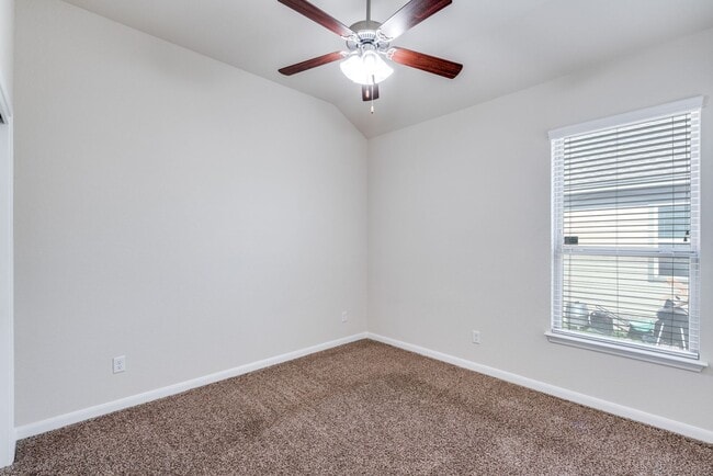 Building Photo - Nice 3-Bedroom 2-Bathroom Home in Highland...