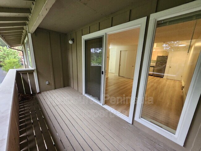 Building Photo - 45 NE Torval Canyon Rd
