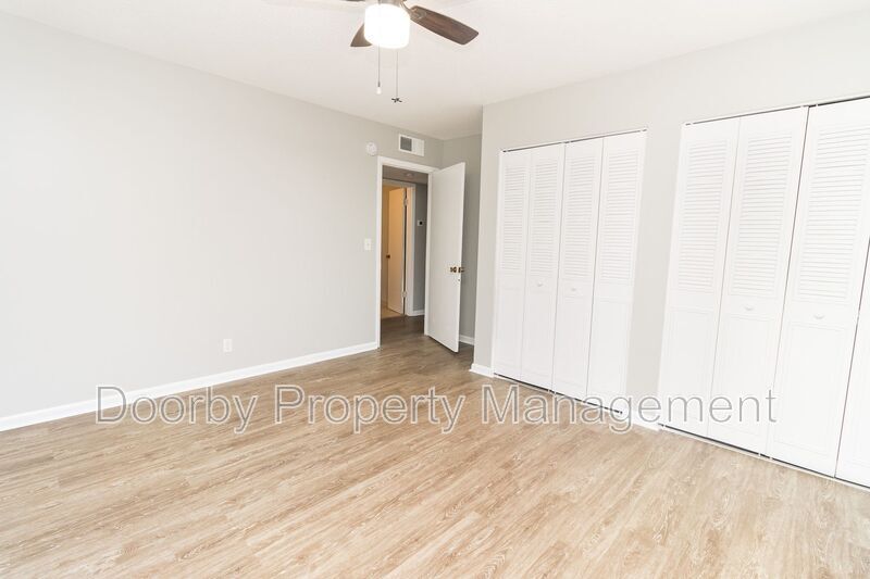 Building Photo - 3600 Oakland Terrace