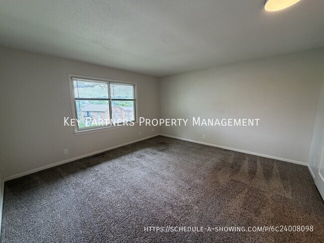 Building Photo - 8835 Glenwood St
