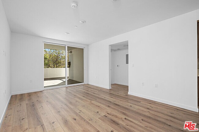 Building Photo - 5229 Willowcrest Ave