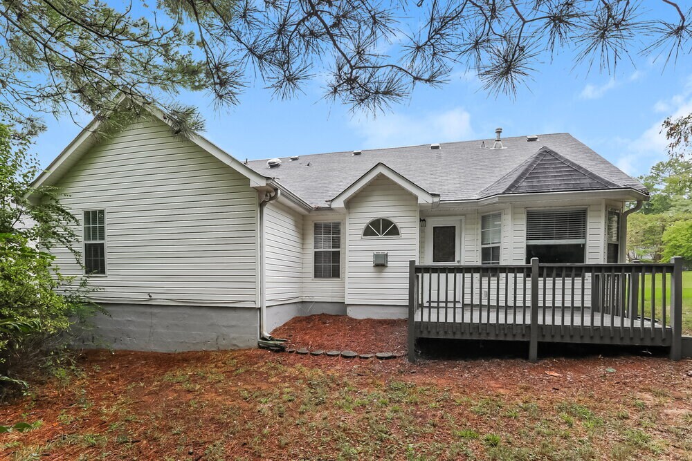 Building Photo - 221 Eagles Crest Ct