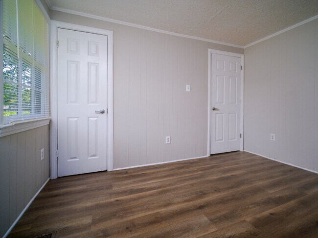 Building Photo - "Charming 3-Bedroom Retreat in Kings Mountain - Cozy 1050 sqft Home!"