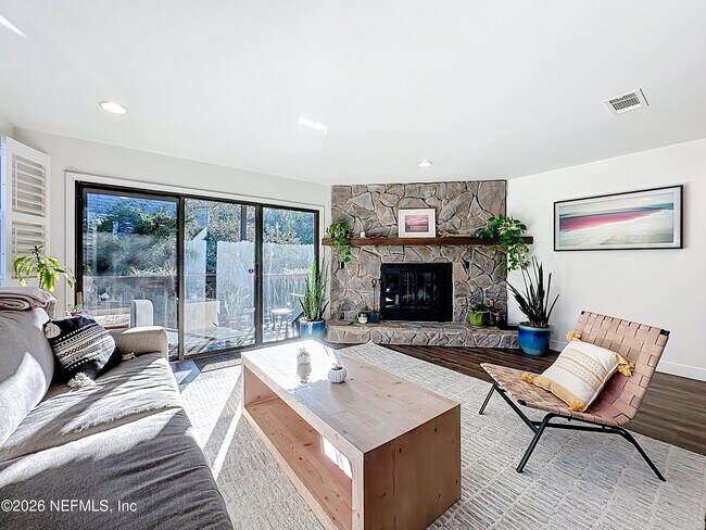 Building Photo - 2009 Seminole Rd