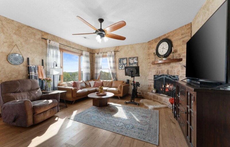 Building Photo - 710 Hilltop Vista Rd