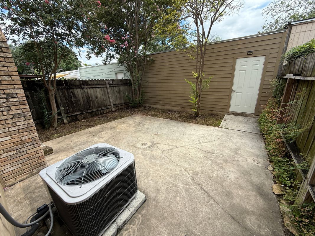 Building Photo - 2207 Lotus Blossom St