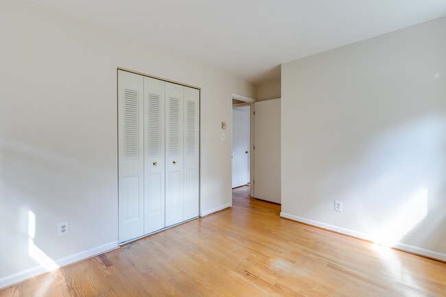 Building Photo - Beautiful Midlothian Rental in Prime Location! ***Available Early-Mid February***