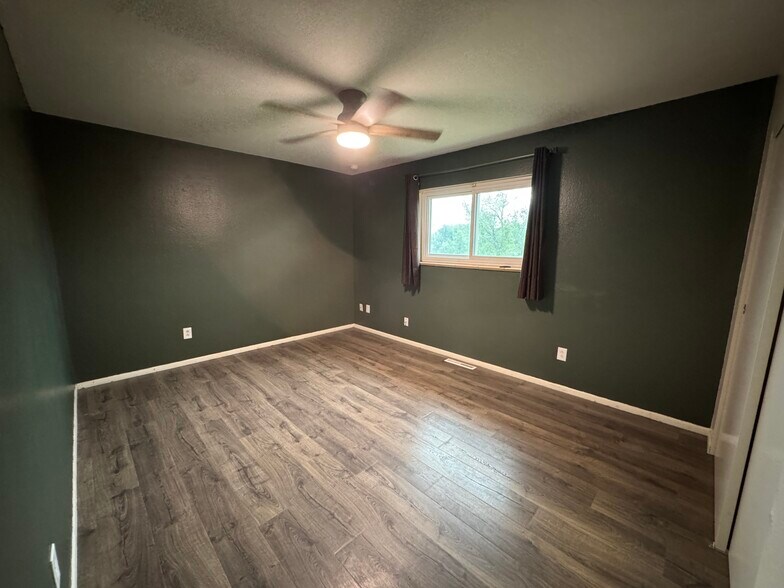 Building Photo - 946 Hutchinson Dr