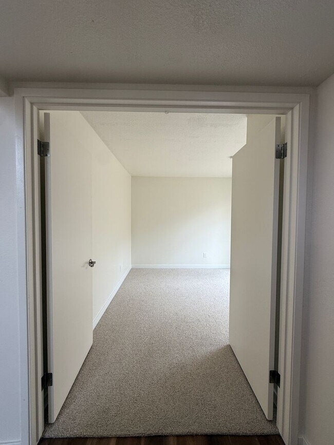 Building Photo - 1422 Eagle Ct