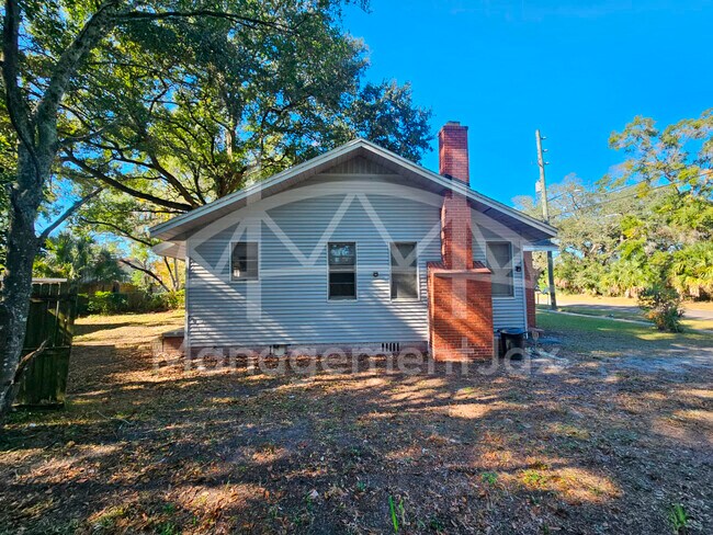 Building Photo - 44 E 45th St