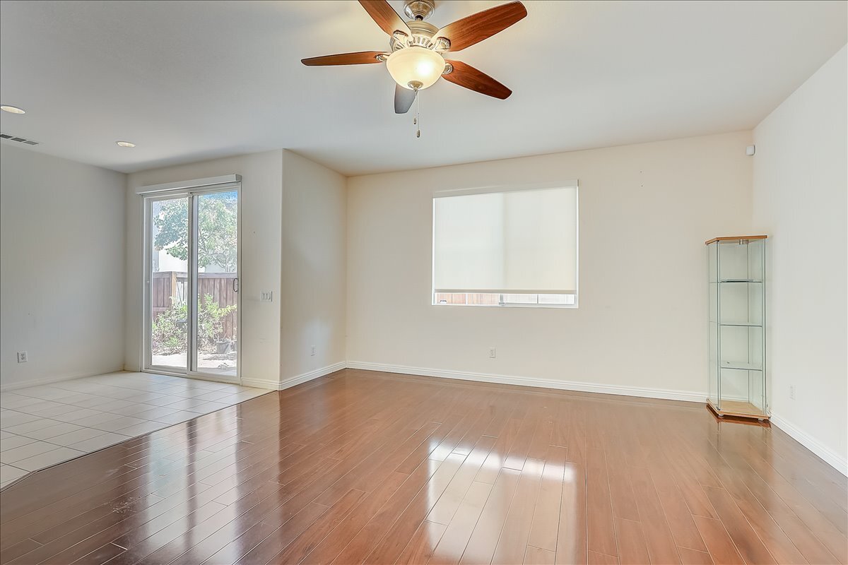 Building Photo - 3115 N Sunrise Ct