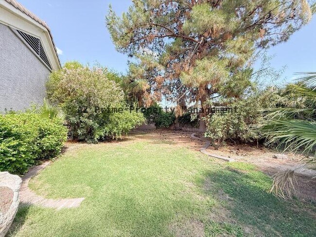 Building Photo - 5501 E Shea Blvd