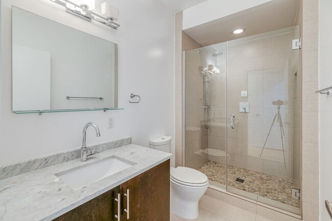 Building Photo - Northern Liberties Townhome with Private Garage