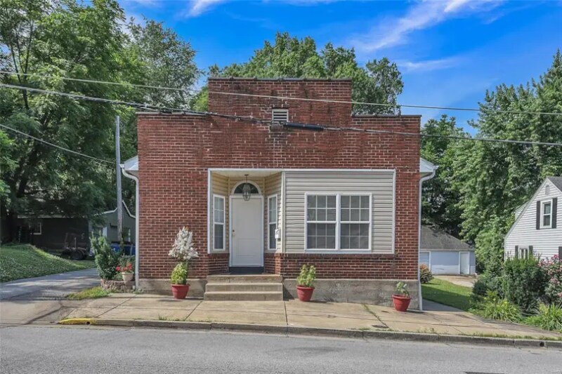 Primary Photo - 617 Perry St
