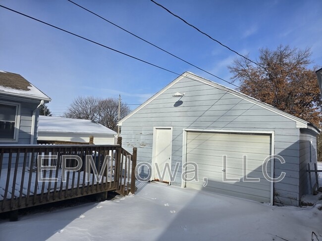 Building Photo - 1147 Bourland Ave