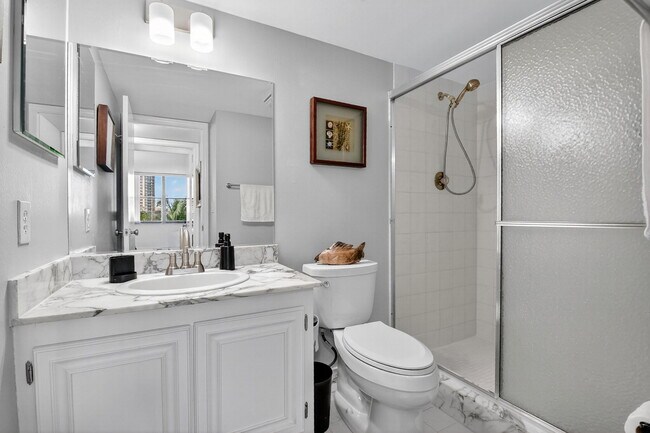 Building Photo - 3400 N Ocean Dr