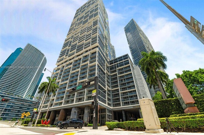 Building Photo - 495 Brickell Ave