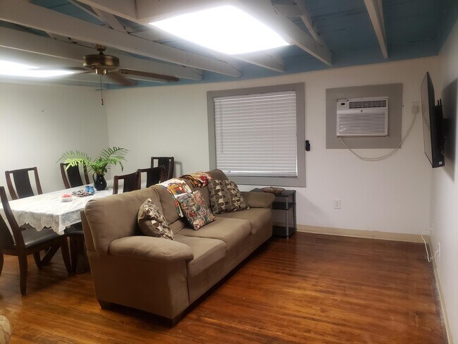 Building Photo - 2737 Garden St