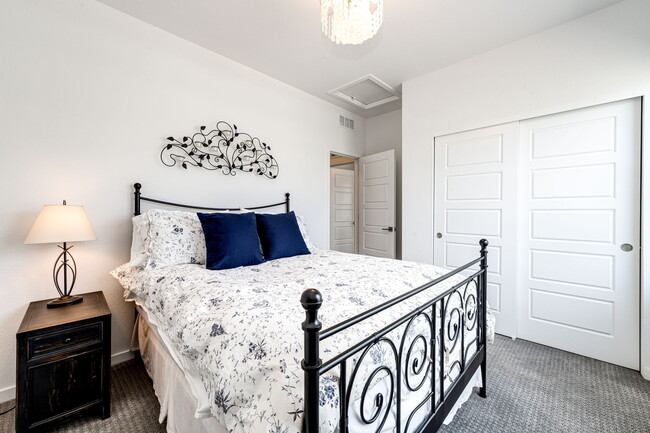 Building Photo - 8881 Southurst St