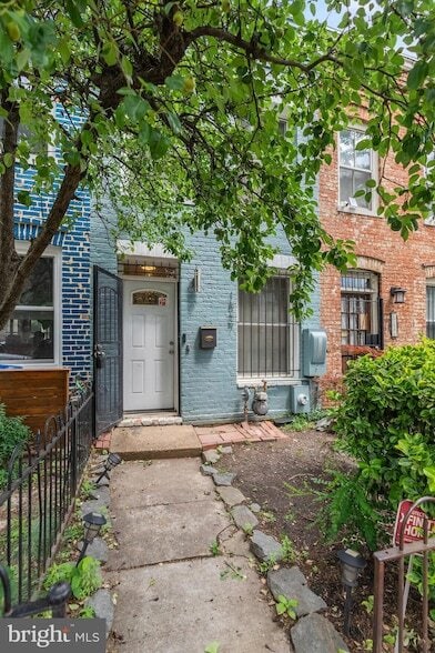 Building Photo - 1537 Marion St NW