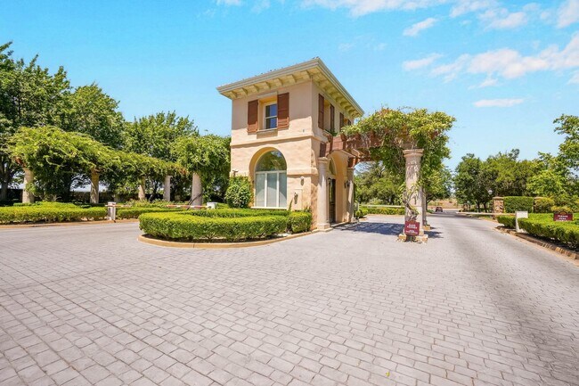 Building Photo - 3441 Torlano Pl
