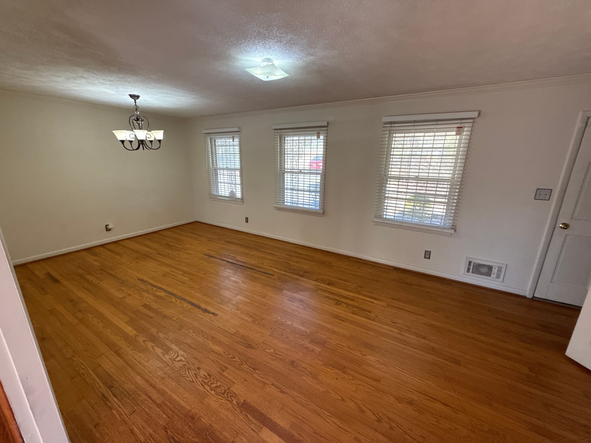 Building Photo - Room in House on Pleasant Hill Rd