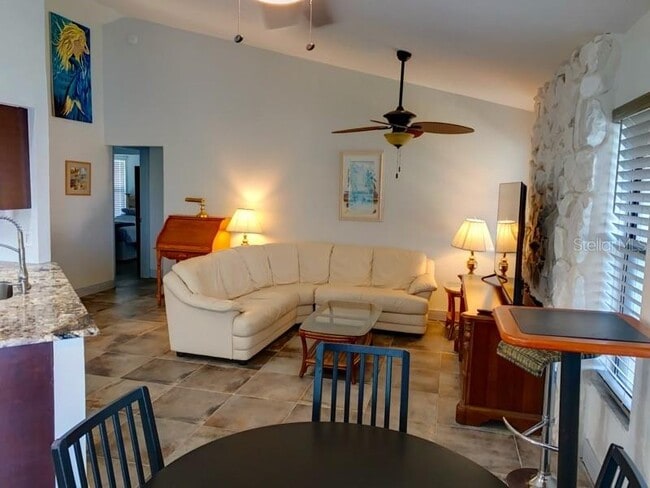 Building Photo - 572 Belvedere Ct