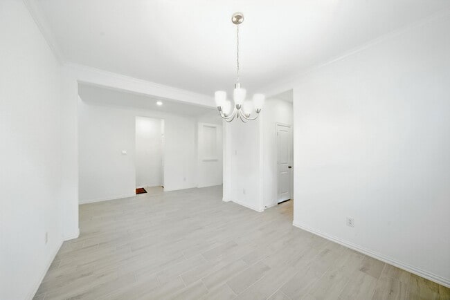 Building Photo - 15011 Old Horseshoe Lake Dr