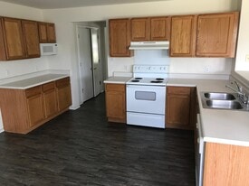 Building Photo - 112 Rinehardt st