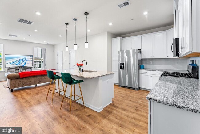Building Photo - 4520 Reaney Ln