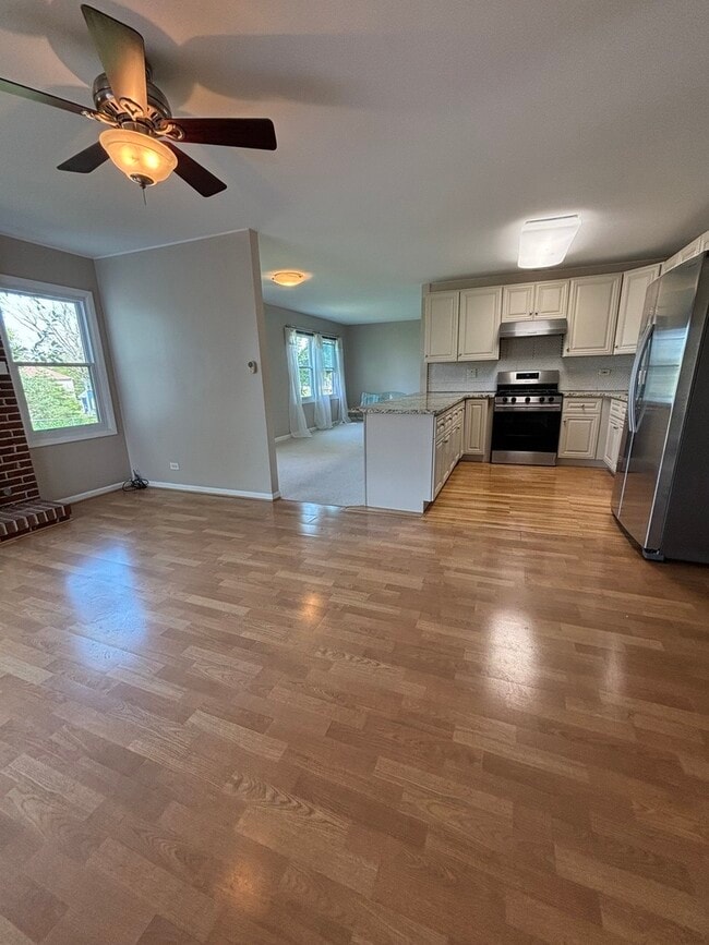 Building Photo - 1720 W Parkside Dr