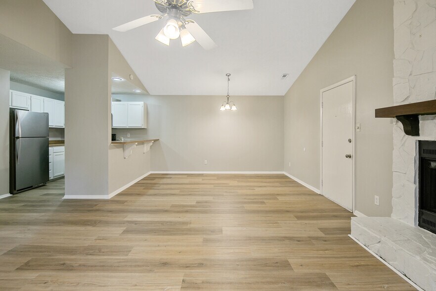 Dinning Space and Bar - 1853 Tryon Dr