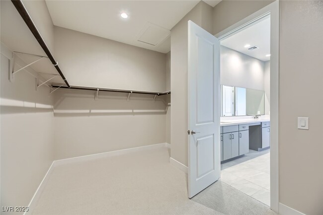 Building Photo - 840 Watford Pl