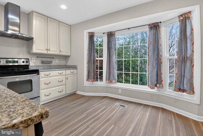 Building Photo - 2874 Sutton Oaks Ln