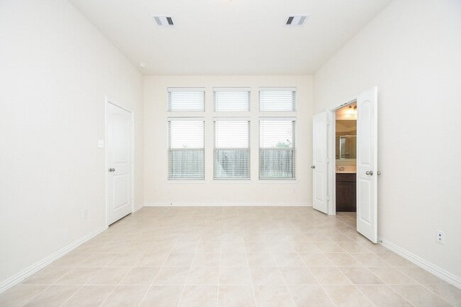 Building Photo - 6142 Thief River Fls Dr